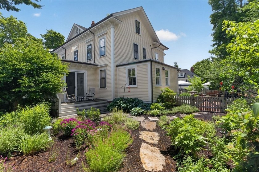 ***OFFER DEADLINE Tuesday 07/28 at 6:00PM*** Welcome to this - photo 34