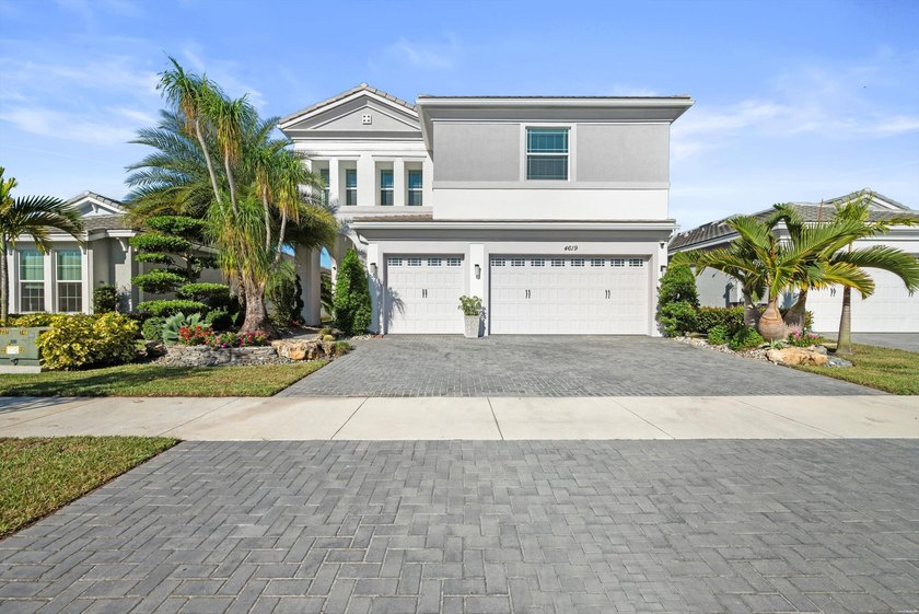 Welcome to this meticulously designed 5-bedroom, 4-bathroom - photo 2