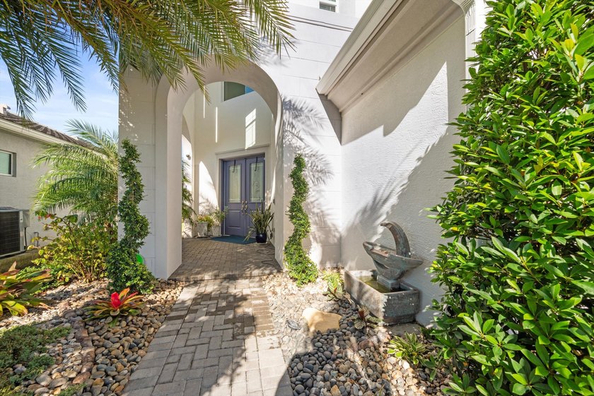 Welcome to this meticulously designed 5-bedroom, 4-bathroom - photo 4