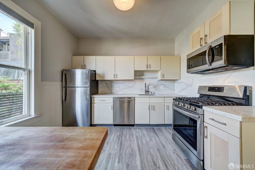 Set on Bernal Heights' North Slope, this updated duplex offers a - photo 39