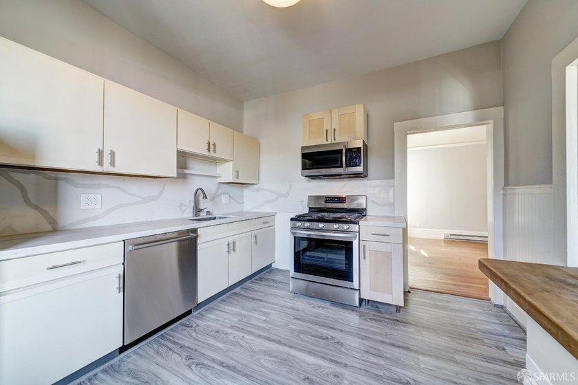 Set on Bernal Heights' North Slope, this updated duplex offers a - photo 41
