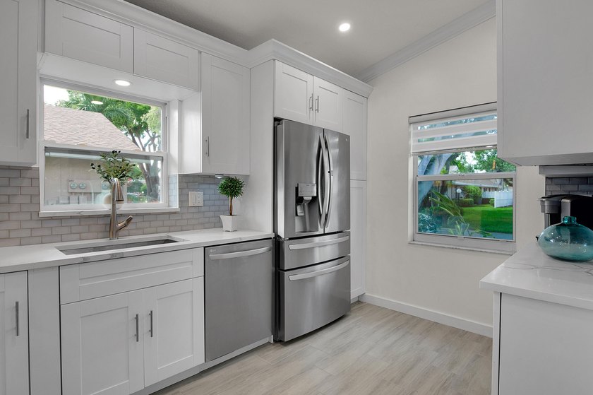 NEW, NEW, NEW!! Priced to SELL!!!! Completely renovated and - photo 5
