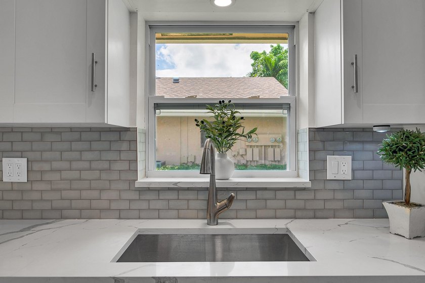NEW, NEW, NEW!! Priced to SELL!!!! Completely renovated and - photo 8