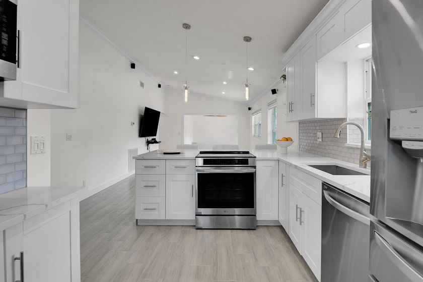 NEW, NEW, NEW!! Priced to SELL!!!! Completely renovated and - photo 10