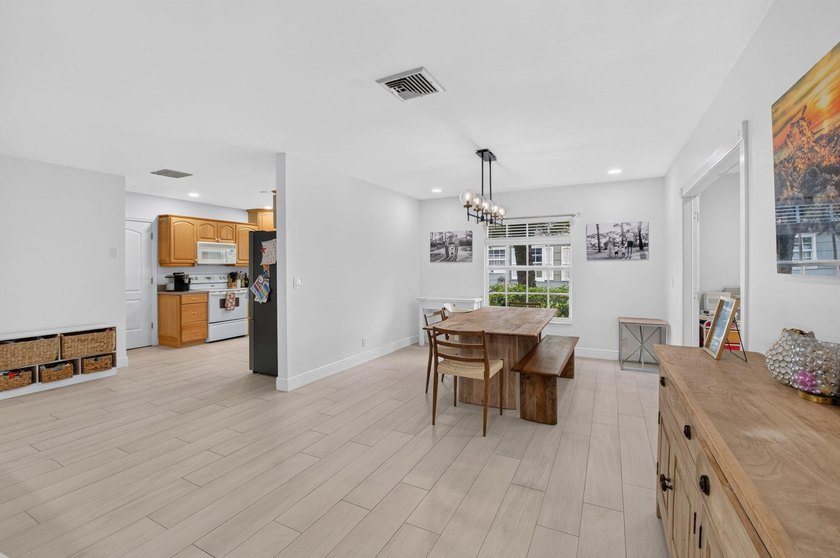 THIS BEAUTIFUL UPDATED 3 BEDROOM 2 BATH VILLA IS READY FOR A NEW - photo 12