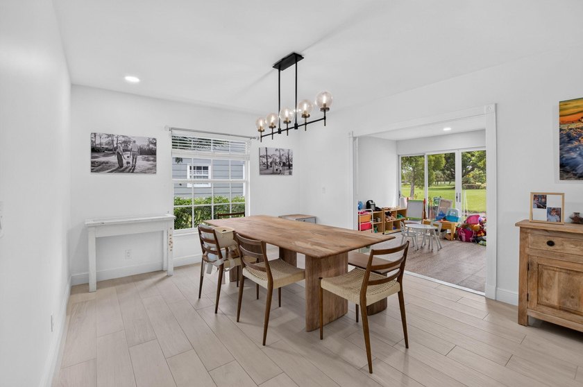 THIS BEAUTIFUL UPDATED 3 BEDROOM 2 BATH VILLA IS READY FOR A NEW - photo 14