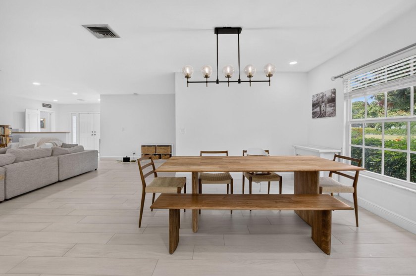 THIS BEAUTIFUL UPDATED 3 BEDROOM 2 BATH VILLA IS READY FOR A NEW - photo 15