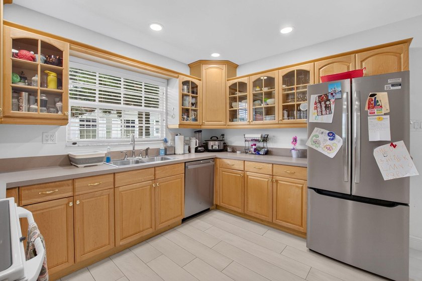 THIS BEAUTIFUL UPDATED 3 BEDROOM 2 BATH VILLA IS READY FOR A NEW - photo 18