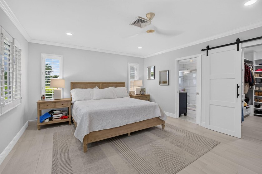 THIS BEAUTIFUL UPDATED 3 BEDROOM 2 BATH VILLA IS READY FOR A NEW - photo 23