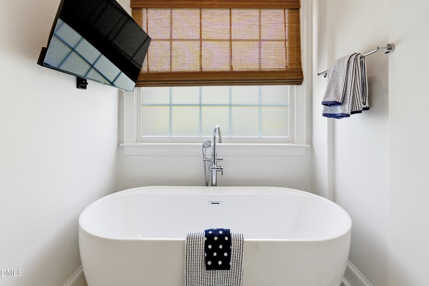 Located in the exclusive Fairview Manor section of Wakefield - photo 23
