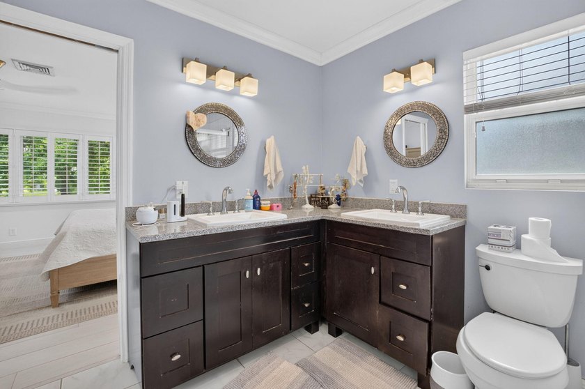 THIS BEAUTIFUL UPDATED 3 BEDROOM 2 BATH VILLA IS READY FOR A NEW - photo 27