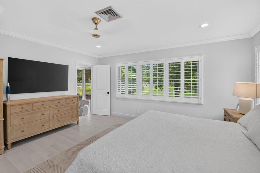 THIS BEAUTIFUL UPDATED 3 BEDROOM 2 BATH VILLA IS READY FOR A NEW - photo 28