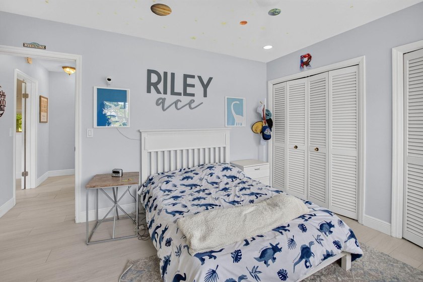 THIS BEAUTIFUL UPDATED 3 BEDROOM 2 BATH VILLA IS READY FOR A NEW - photo 32