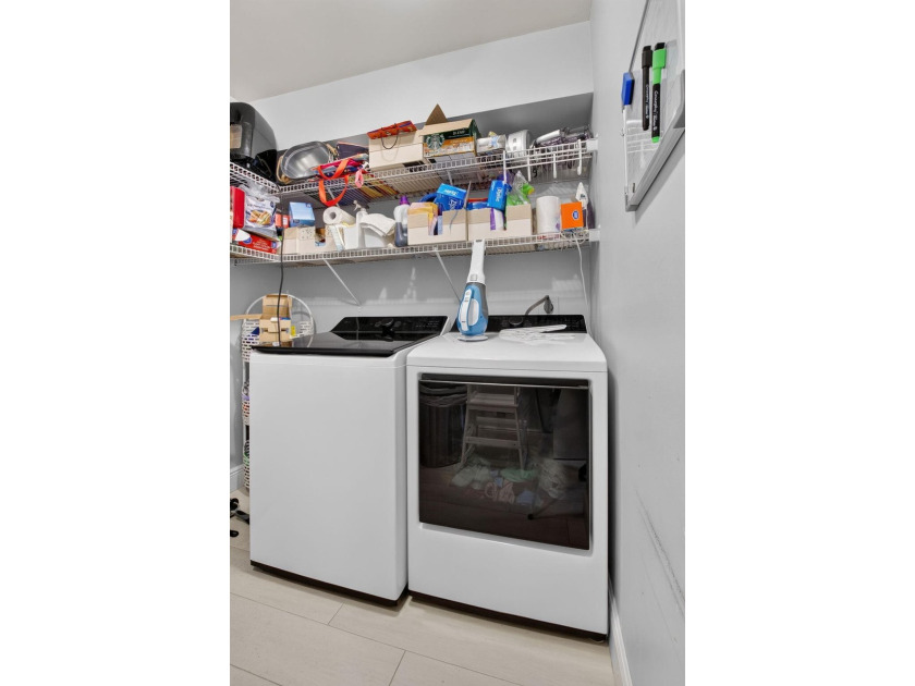 THIS BEAUTIFUL UPDATED 3 BEDROOM 2 BATH VILLA IS READY FOR A NEW - photo 34