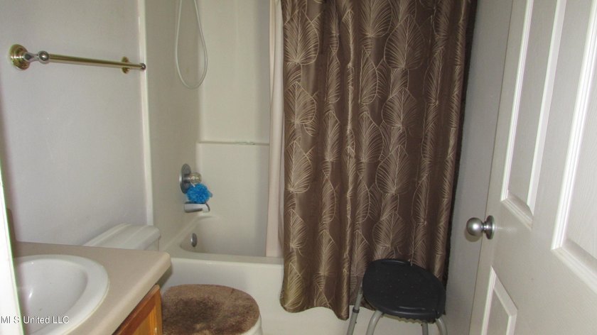 Great investor opportunity. 3bedroom 2bath fixer 1073 square - photo 9