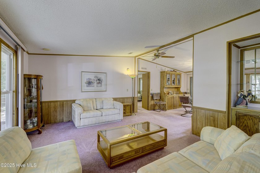 Back on the market, at no fault of seller. Set on a quiet - photo 7