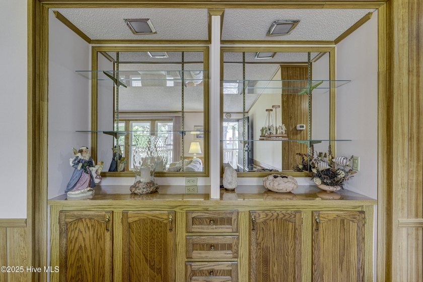 Back on the market, at no fault of seller. Set on a quiet - photo 8