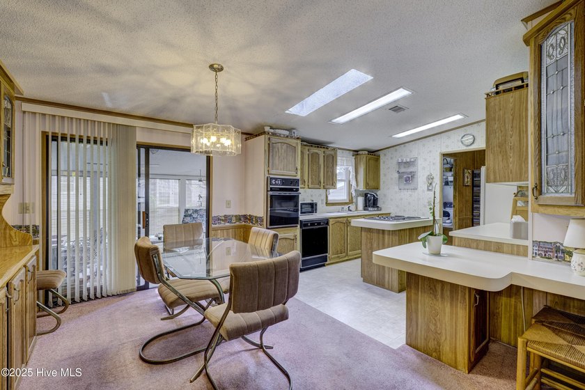Back on the market, at no fault of seller. Set on a quiet - photo 9