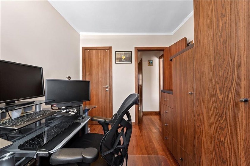 DAILY PRIVATE SHOWINGS. A masterful blend of refined design - photo 12