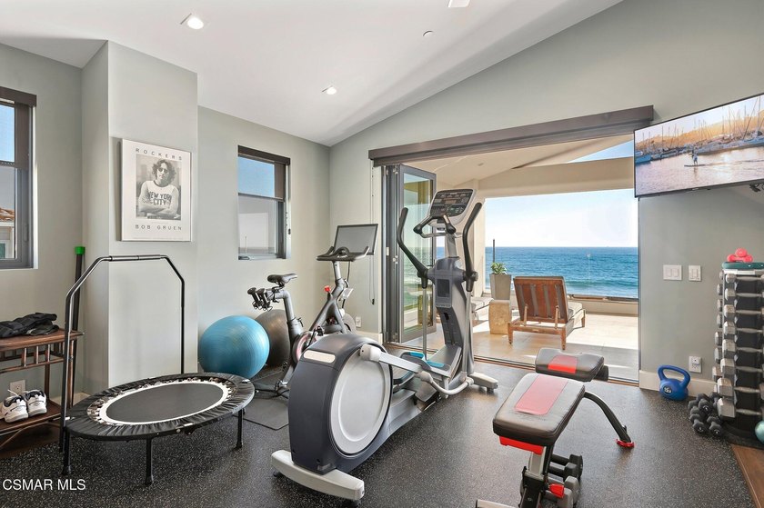 Absolutely exquisite newer built ocean front contemporary - photo 36