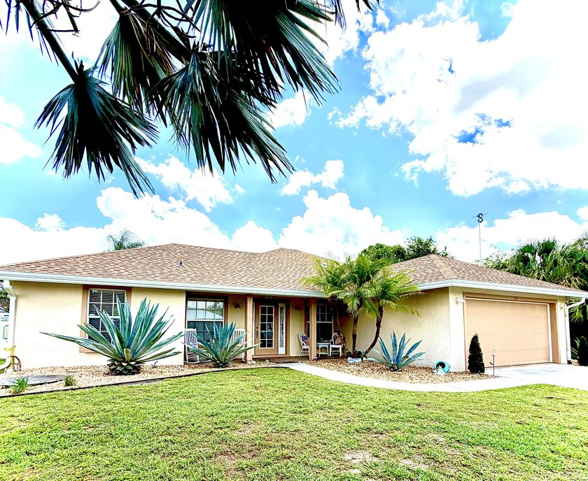 Welcome to this inviting three-bedroom, two-bathroom - photo 4