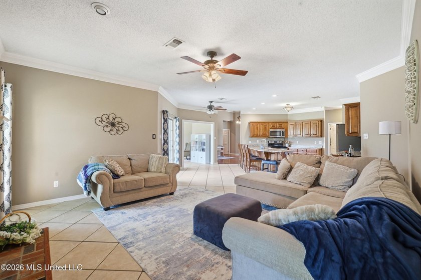 Beautiful 4BR/3BA home in desirable Bienville Place! This - photo 11