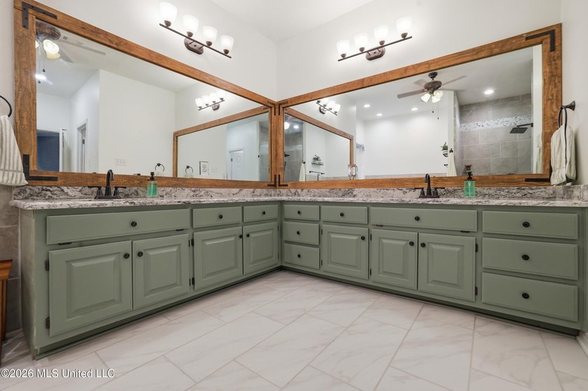 Beautiful 4BR/3BA home in desirable Bienville Place! This - photo 35