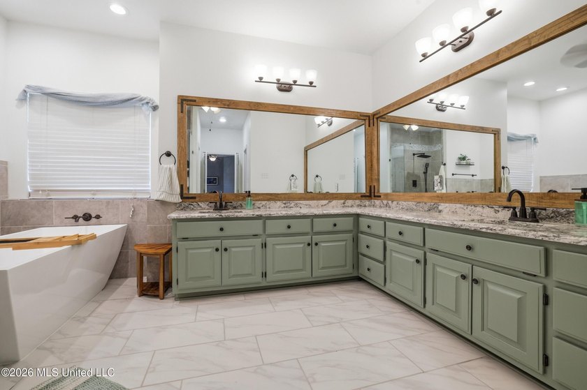 Beautiful 4BR/3BA home in desirable Bienville Place! This - photo 36