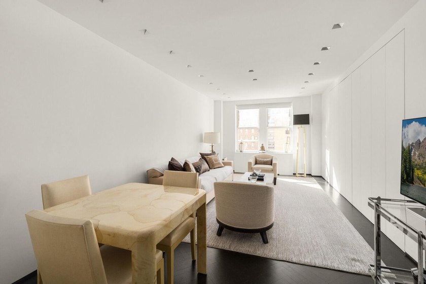 Park Avenue Sophistication with Hotel-Style Services at $525,000 - photo 2