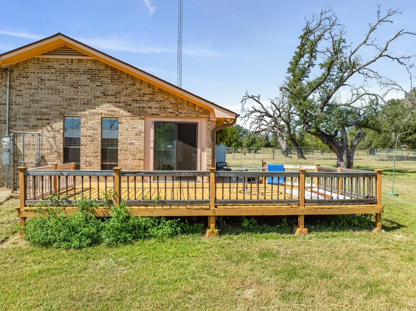 3.7 scenic acres, an impressive workshop, and just minutes from - photo 4