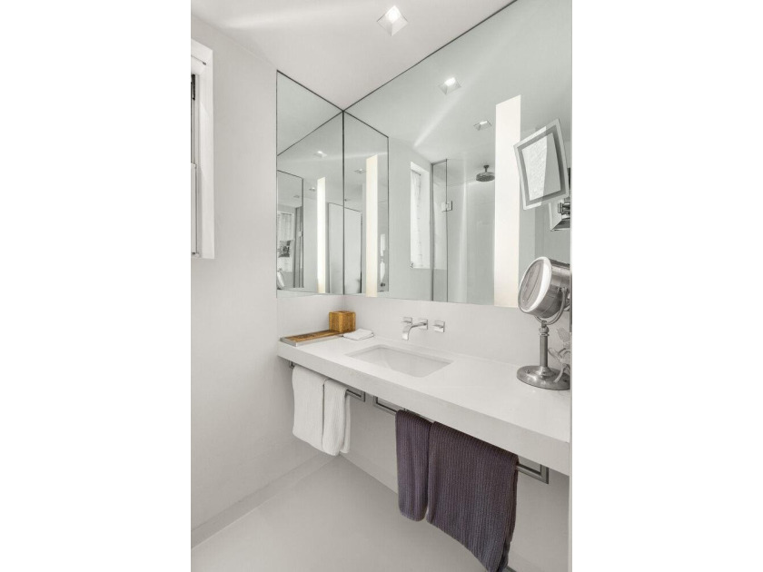 Park Avenue Sophistication with Hotel-Style Services at $525,000 - photo 8