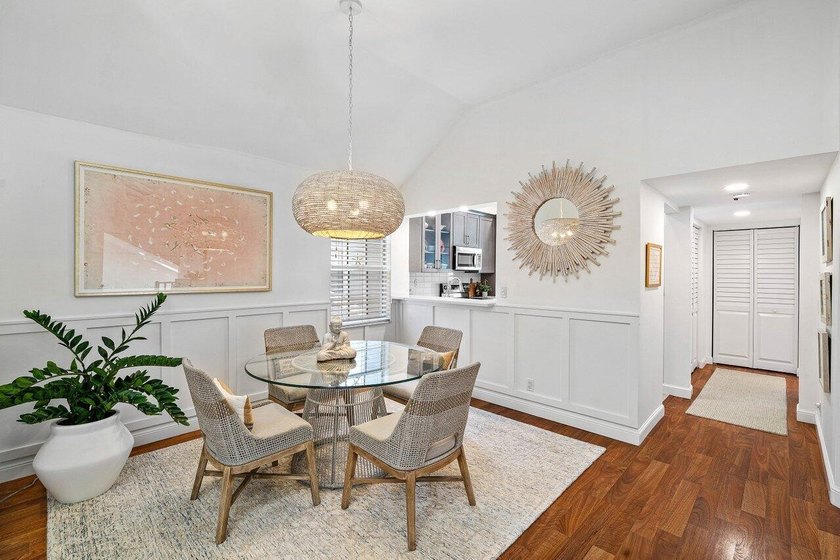 Stunning renovated 2BR/2BA condo in the heart of Boca Raton - photo 8