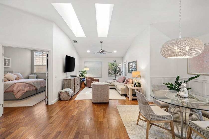 Stunning renovated 2BR/2BA condo in the heart of Boca Raton - photo 9