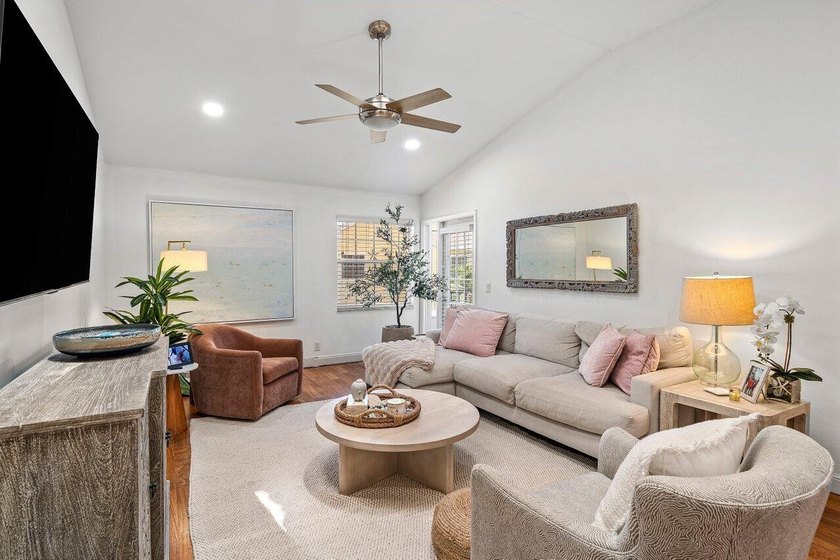 Stunning renovated 2BR/2BA condo in the heart of Boca Raton - photo 10