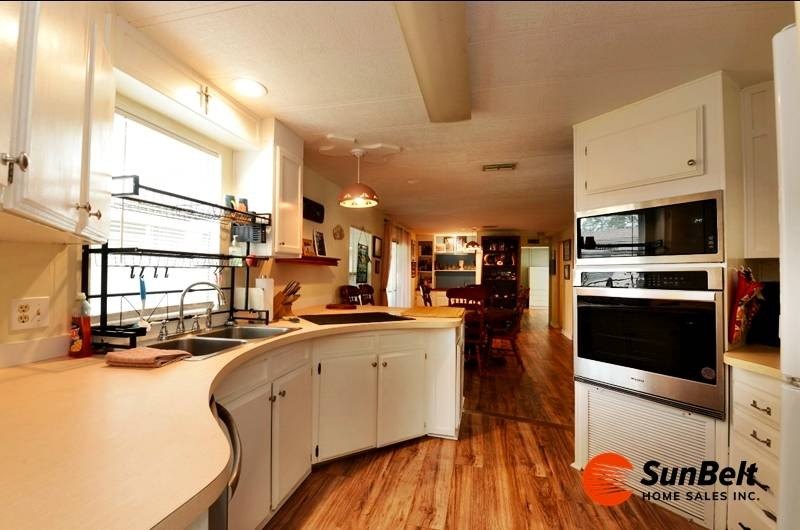 Beautifully Remodeled, Light-Filled Home in Premier 55+ Ocala - photo 5