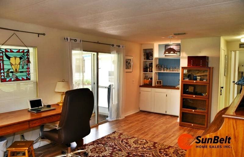 Beautifully Remodeled, Light-Filled Home in Premier 55+ Ocala - photo 8
