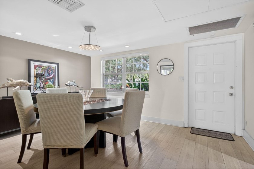 Enjoy easy living in this contemporary 3 bed, 2 bath garden - photo 4
