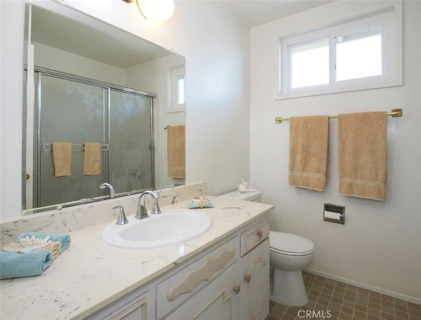 Nestled on a quiet, neighborhood friendly cul-de-sac, this - photo 25