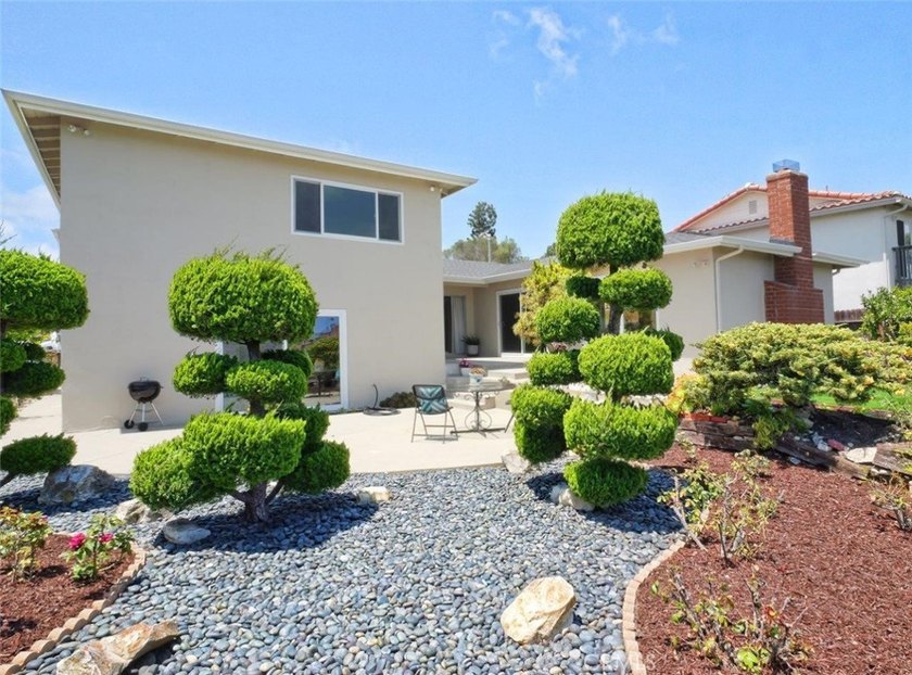 Nestled on a quiet, neighborhood friendly cul-de-sac, this - photo 31