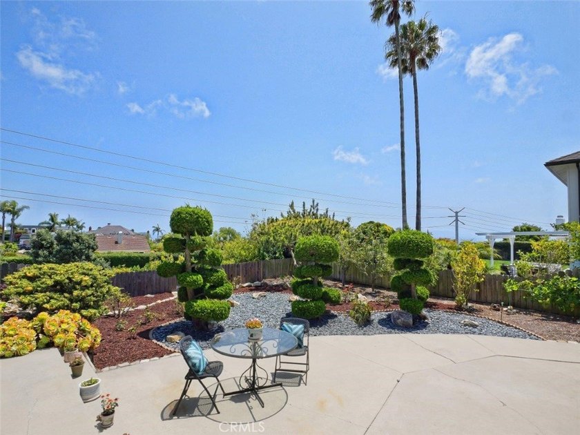 Nestled on a quiet, neighborhood friendly cul-de-sac, this - photo 32