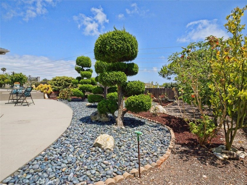 Nestled on a quiet, neighborhood friendly cul-de-sac, this - photo 33