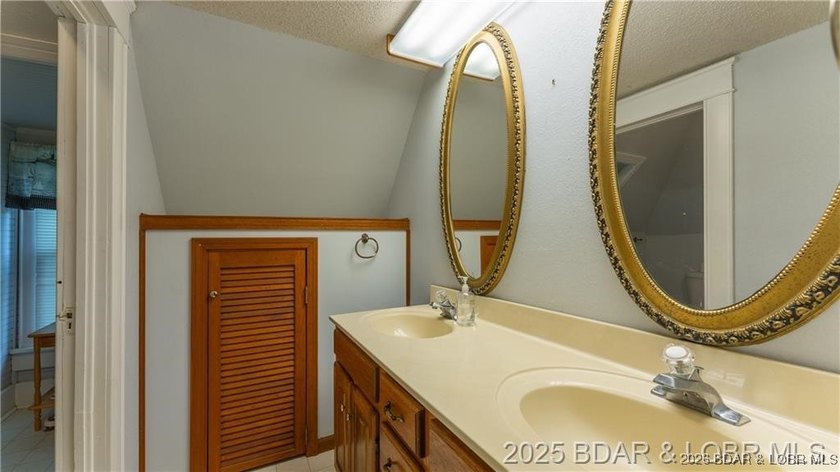 Own a piece of historic Old Linn Creek with this beautiful and - photo 24