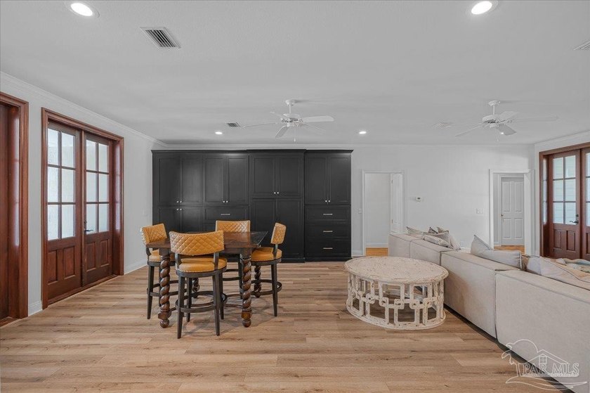 A rare offering of timeless elegance and uncompromising - photo 45