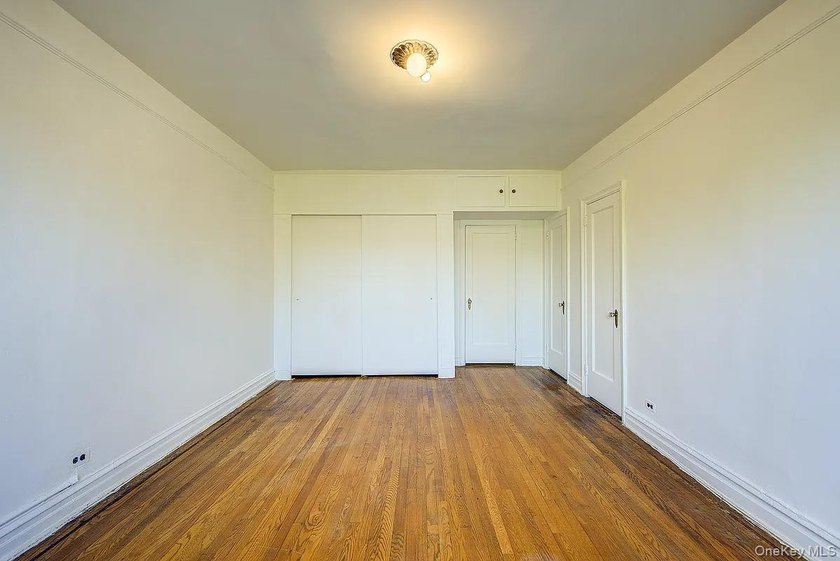 THE UNIT: Welcome to #4J - a sought-after, most-wanted floor - photo 23