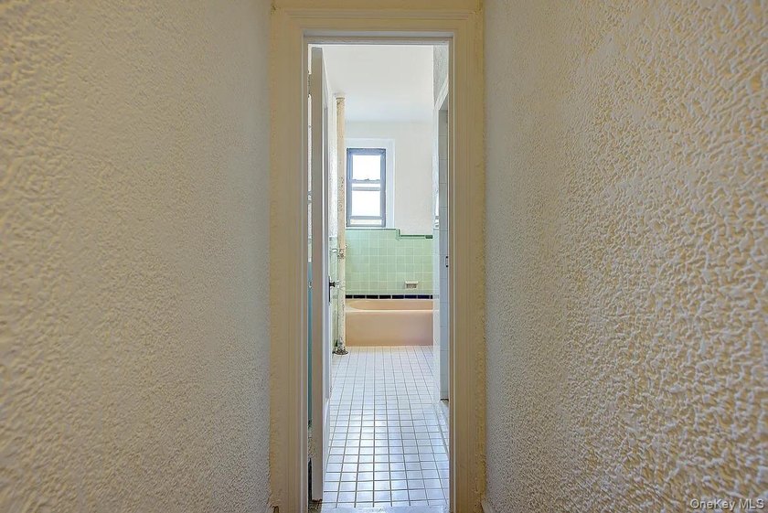 THE UNIT: Welcome to #4J - a sought-after, most-wanted floor - photo 28