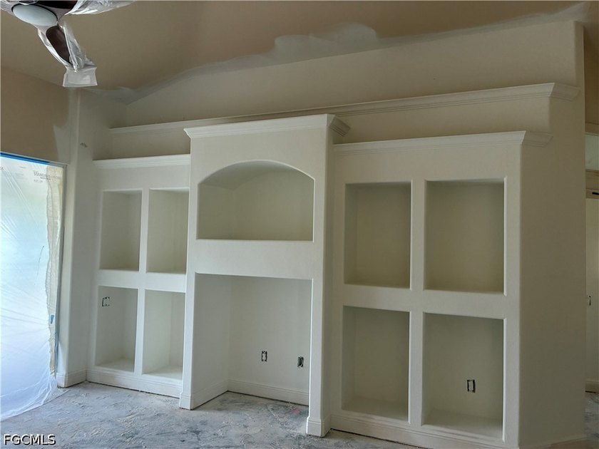Property under renovation - Just needs new tile - new paint - photo 11