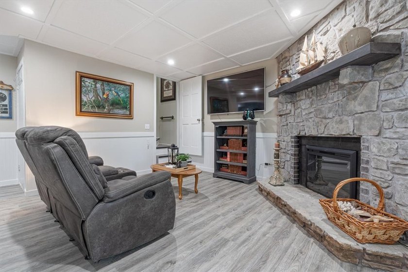 Ready for your new lake home? Holiday Island is the perfect - photo 17