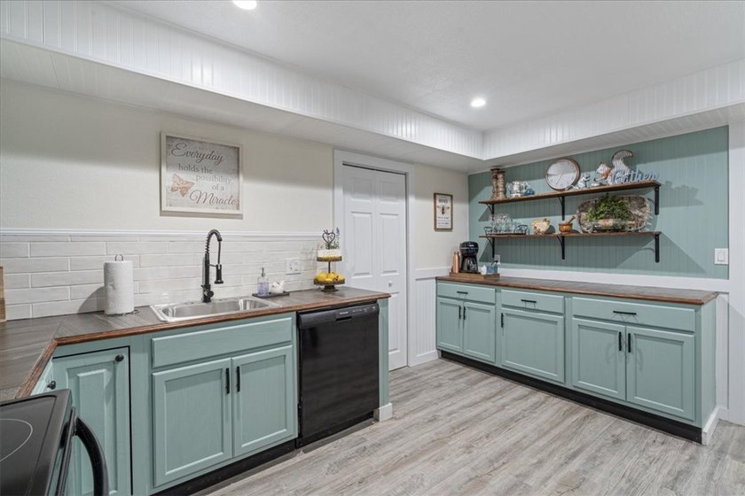 Ready for your new lake home? Holiday Island is the perfect - photo 21