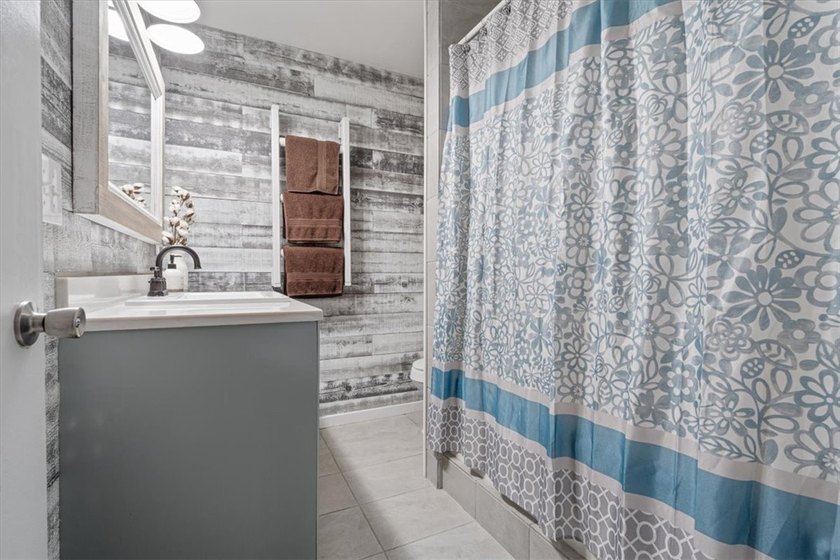 Ready for your new lake home? Holiday Island is the perfect - photo 23