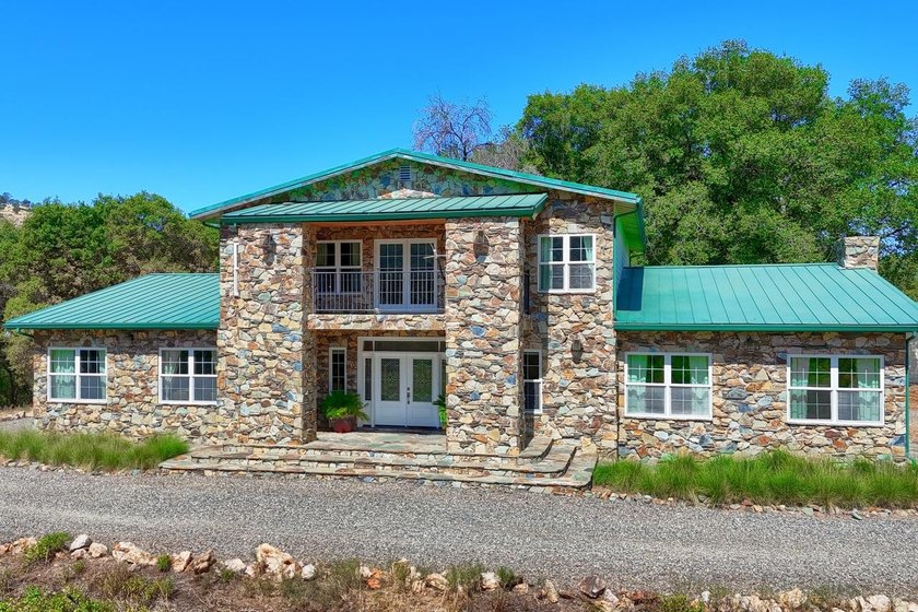 Submit all offers!!!Exquisite Estate House, Two homes and a - photo 3